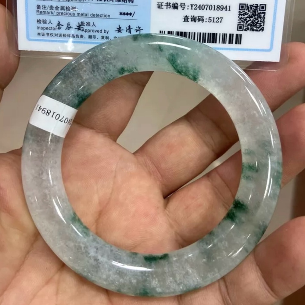 Elegant Green Jade Bangle